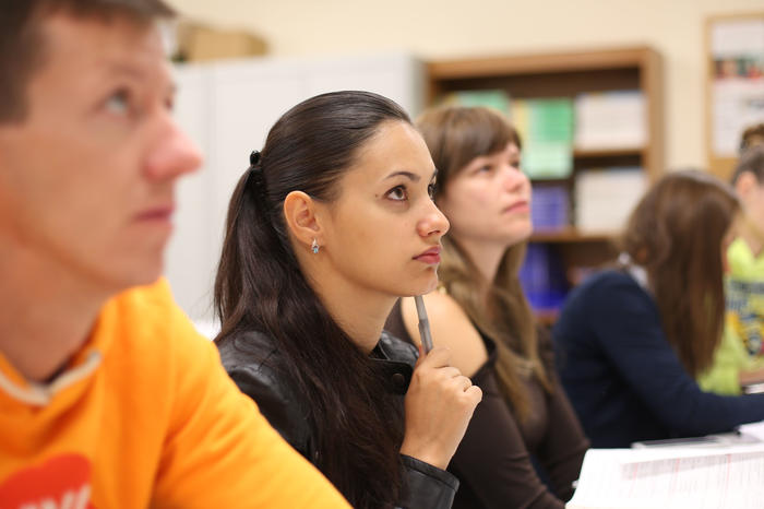 chica identificando percepciones